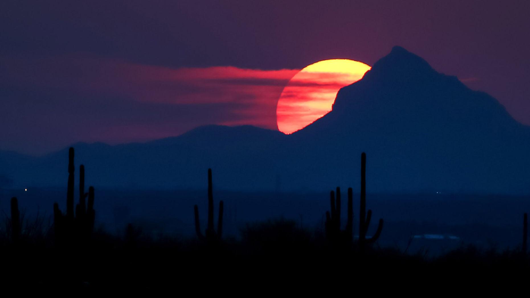 Wildfire smoke, high heat bring bad air to Tucson